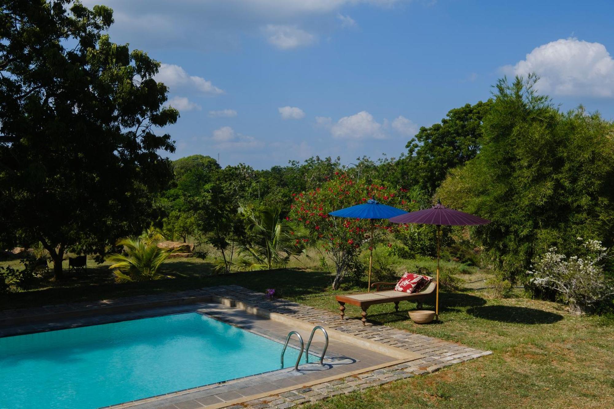 Treasure Rock Bed & Breakfast Kirinda  Exterior photo